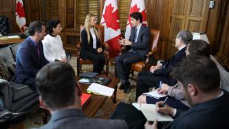 Photo number 5 from the photo gallery Prime Minister Justin Trudeau meets with Lilian Tintori, Antonieta Mendoza de Lopez and Irwin Cotler on Parliament Hill