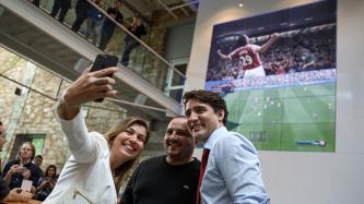 Photo number 6 from the photo gallery Prime Minister Justin Trudeau visits the EA Canada offices in Burnaby, British Columbia