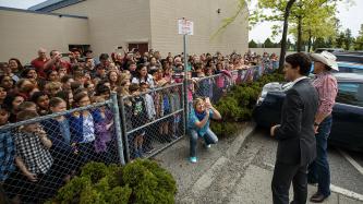 Photo number 8 from the photo gallery Prime Minister Justin Trudeau meets families and staff at the Don Christian Recreation Centre in Surrey, British Columbia