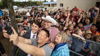 Photo number 11 from the photo gallery Prime Minister Justin Trudeau meets families and staff at the Don Christian Recreation Centre in Surrey, British Columbia