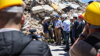 Photo number 12 from the photo gallery Prime Minister Justin Trudeau and Sophie Grégoire Trudeau speak with residents of Amatrice, a town damaged by recent earthquakes in Italy