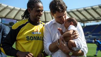 Photo numéro 2 de la galerie de photos Le premier ministre Justin Trudeau assiste à l'inauguration d'Open Goal, une initiative faisant appel au football pour faciliter l'intégration des réfugiés et des migrants, à Rome  