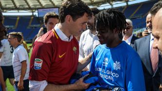 Photo numéro 8 de la galerie de photos Le premier ministre Justin Trudeau assiste à l'inauguration d'Open Goal, une initiative faisant appel au football pour faciliter l'intégration des réfugiés et des migrants, à Rome  