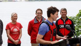 Photo number 1 from the photo gallery Prime Minister Justin Trudeau kayaks with Minister Catherine McKenna in Niagara-on-the-Lake, Ontario