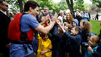 Photo number 12 from the photo gallery Prime Minister Justin Trudeau kayaks with Minister Catherine McKenna in Niagara-on-the-Lake, Ontario