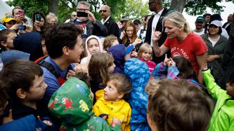 Photo number 13 from the photo gallery Prime Minister Justin Trudeau kayaks with Minister Catherine McKenna in Niagara-on-the-Lake, Ontario
