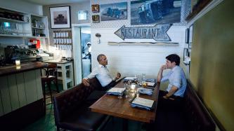 Photo numéro 2 de la galerie de photos Le premier ministre Justin Trudeau rencontre Barack Obama au restaurant Liverpool House à Montréal