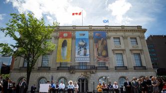 Photo number 1 from the photo gallery Prime Minister Justin Trudeau participates in an announcement about 100 Wellington St. and the renaming of National Aboriginal Day in Ottawa