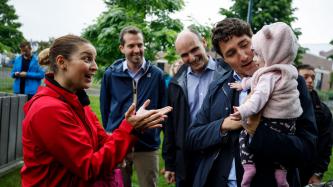 Photo numéro 9 de la galerie de photos Le premier ministre Justin Trudeau, le ministre Jean-Yves Duclos et le député Joël Lightbound participent aux célébrations de la Saint-Jean à Boischatel, au Québec