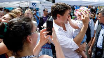Photo number 4 from the photo gallery Prime Minister Justin Trudeau and Sophie Grégoire Trudeau celebrate Saint-Jean with their children in Villeray, Quebec
