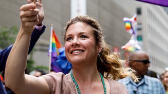 Photo numéro 2 de la galerie de photos Le premier ministre Justin Trudeau, Sophie Grégoire Trudeau et les enfants participent au Défilé de la fierté de Toronto