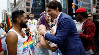 Photo numéro 3 de la galerie de photos Le premier ministre Justin Trudeau, Sophie Grégoire Trudeau et les enfants participent au Défilé de la fierté de Toronto