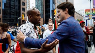 Photo numéro 4 de la galerie de photos Le premier ministre Justin Trudeau, Sophie Grégoire Trudeau et les enfants participent au Défilé de la fierté de Toronto