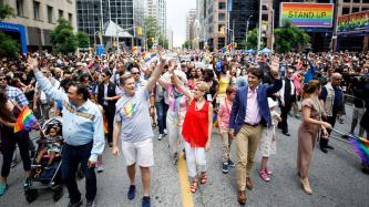 Photo numéro 6 de la galerie de photos Le premier ministre Justin Trudeau, Sophie Grégoire Trudeau et les enfants participent au Défilé de la fierté de Toronto