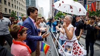 Photo numéro 8 de la galerie de photos Le premier ministre Justin Trudeau, Sophie Grégoire Trudeau et les enfants participent au Défilé de la fierté de Toronto