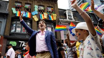 Photo numéro 16 de la galerie de photos Le premier ministre Justin Trudeau, Sophie Grégoire Trudeau et les enfants participent au Défilé de la fierté de Toronto
