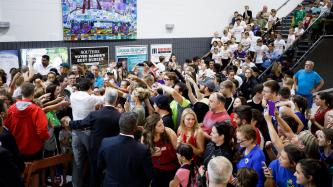 Photo number 4 from the photo gallery Prime Minister Justin Trudeau speaks with families at the East Bayfield Recreation Centre in Barrie, Ontario