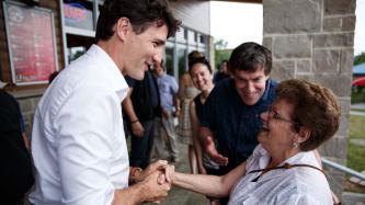Photo number 1 from the photo gallery Prime Minister Justin Trudeau meets with residents at Marina de Roberval