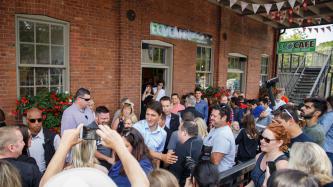 Photo number 3 from the photo gallery Prime Minister Justin Trudeau drops by the EcoCafé in St. Jacobs, Ontario