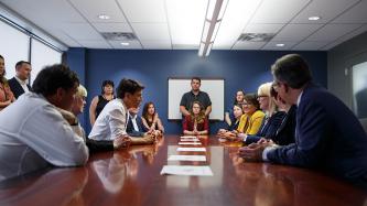 Photo number 6 from the photo gallery Prime Minister Justin Trudeau speaks with employees at the Public Service Pay Centre in Miramichi, New Brunswick