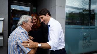 Photo numéro 4 de la galerie de photos Le premier ministre Trudeau rencontre des électeurs de la circonscription de Papineau à Montréal