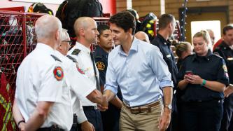 Photo number 2 from the photo gallery Prime Minister Justin Trudeau and MP Stephen Fuhr meet firefighters and staff at the Fire Hall 1 Operations Centre in Kelowna, British Columbia