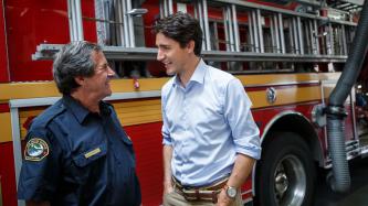 Photo number 4 from the photo gallery Prime Minister Justin Trudeau and MP Stephen Fuhr meet firefighters and staff at the Fire Hall 1 Operations Centre in Kelowna, British Columbia