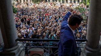 Photo number 2 from the photo gallery Prime Minister Justin Trudeau greets students at McGill University in Montréal