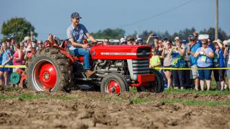 Photo number 3 from the photo gallery Prime Minister Justin Trudeau, Sophie Grégoire Trudeau and their children attend the International Plowing Match in Walton, Ontario