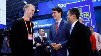 Photo numéro 1 de la galerie de photos Le premier ministre Justin Trudeau et le président exécutif d’Alibaba, Jack Ma, rencontrent des fournisseurs lors de l’événement Gateway ’17 organisé par Alibaba à Toronto