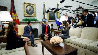 Photo number 3 from the photo gallery Prime Minister Justin Trudeau and Sophie Grégoire Trudeau are welcomed to the Oval Office by the President of the United States, Donald J. Trump, and the First Lady of the United States, Melania Trump 