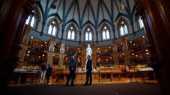 Photo numéro 3 de la galerie de photos Le premier ministre Justin Trudeau accueille le président de la France, Emmanuel Macron, au Parlement à Ottawa