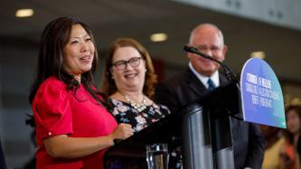 Photo number 4 from the photo gallery Prime Minister Justin Trudeau and Ministers Jane Philpott and Mary Ng visit a community centre in Markham, Ontario