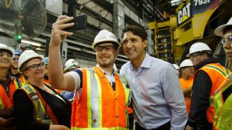 PM Trudeau poses for a selfie with an employee