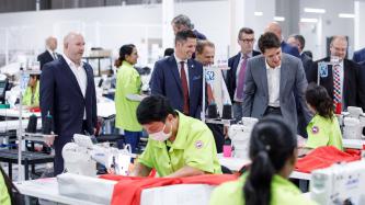 PM Trudeau speaks with a factory worker