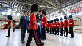 PM Trudeau and President Sánchez walk with the honour guard