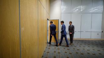 President Sánchez and PM Trudeau walk through a door
