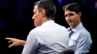 PM Trudeau listens to President Sánchez