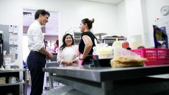 PM Trudeau and Minister Ng speak to an employee in the kitchen