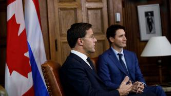 PM Trudeau sits and talks with PM Rutte