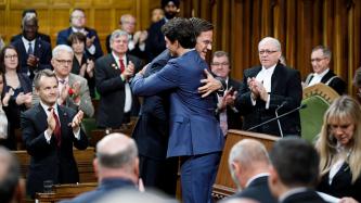 PM Trudeau hugs PM Rutte while MPs applaud