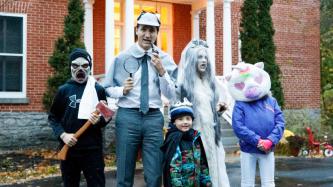 PM Trudeau and his family pose for a photograph in costume  