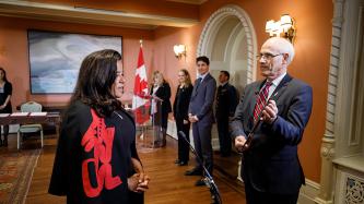 La ministre Wilson-Raybould se fait assermenter
