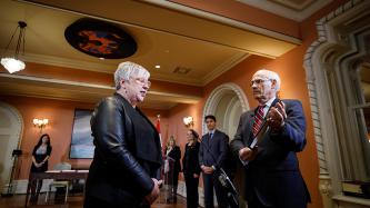 La ministre Jordan se fait assermenter