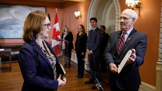 La ministre Philpott se fait assermenter