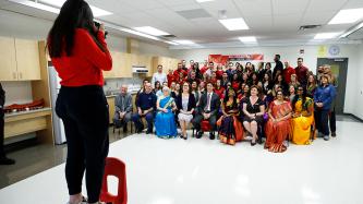 Le PM Trudeau et la min. Philpott posent pour une photo de groupe