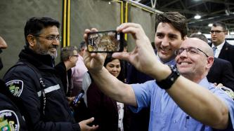 PM Trudeau poses for a selfie with an employee