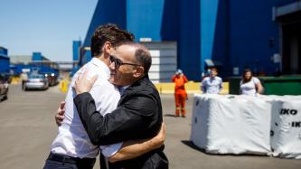 PM Trudeau and a Stelco Executive, Alan Kestenbaum share a hug