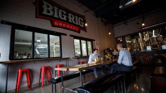 PM Trudeau and Barack Obama sit and have a beer