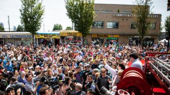 PM Trudeau waves to a crowd